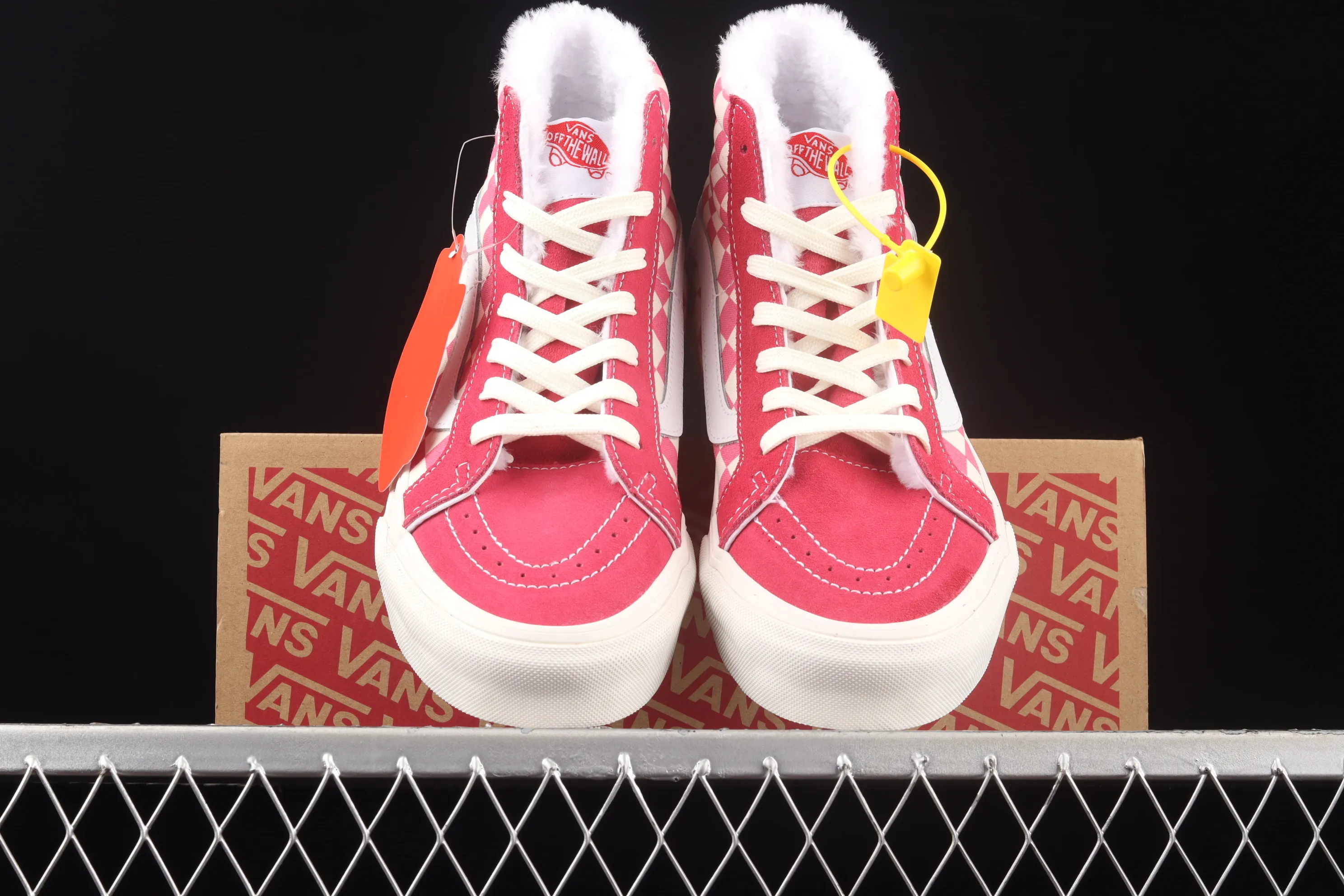 All categories Vans Vans series Vans Hi Vans high-top plus velvet Vans Sk8-Hi Anaheim pink and white checkerboard high-top casual sneakers VN0A38GF2U9